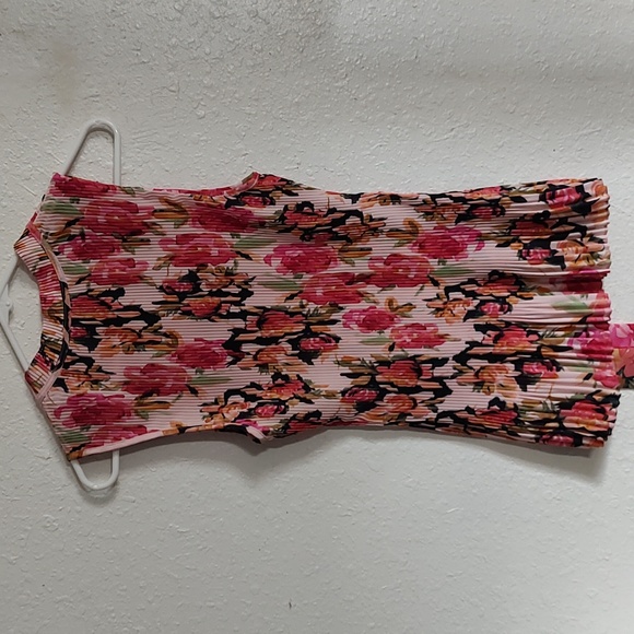 DKNY Pleated Neck Tie Top - Picture 6 of 6